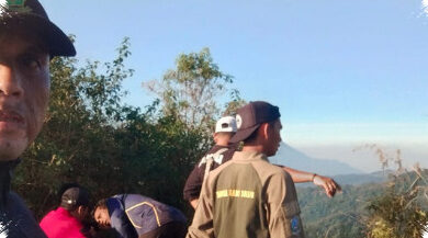 Lima Titik Panas Bertahan di Gunung Cendono, Jurang Curam Perlambat Pemadaman