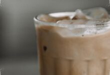 5 Cara Es Kopi Susu Tetap Creamy tanpa Kental Manis, Susu Full Cream Jadi Kunci