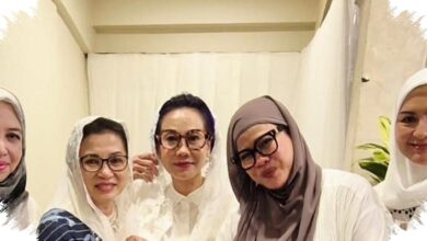 Donna Agnesia Berhijab Putih di Tahlil Rachmat Gobel, Pesan Toleransinya Menguatkan