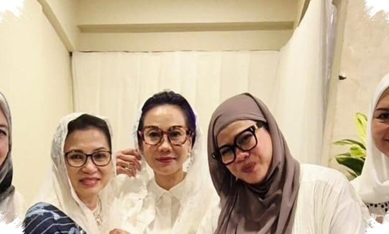 Donna Agnesia Berhijab Putih di Tahlil Rachmat Gobel, Pesan Toleransinya Menguatkan