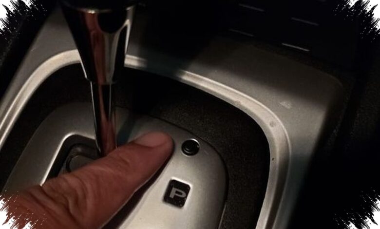 Parkir Paralel Tak Harus Mengunci Mobil Matik, Shift Lock Memindahkan Tuas ke N