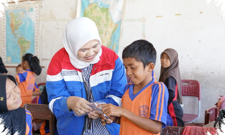 Dari Limbah Menjadi Karya, Siswa Pesisir Medan Belajar Menjaga Lingkungan