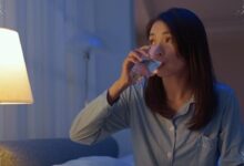 Minum Air Tengah Malam Tidak Merusak Ginjal, Tidur Justru Bisa Terganggu