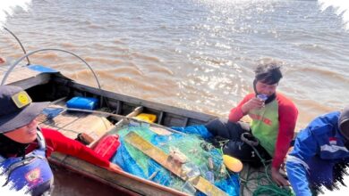 Perahu Terombang-Ambing 12 Mil Laut, Dua Nelayan Kuala Tungkal Ditemukan Selamat