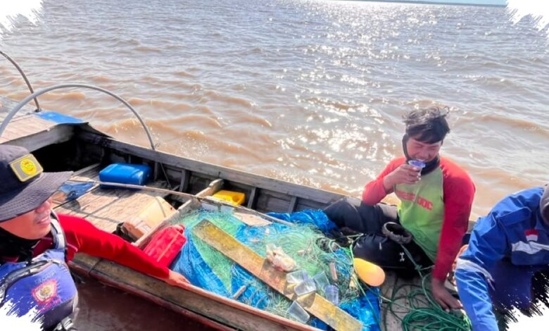 Perahu Terombang-Ambing 12 Mil Laut, Dua Nelayan Kuala Tungkal Ditemukan Selamat
