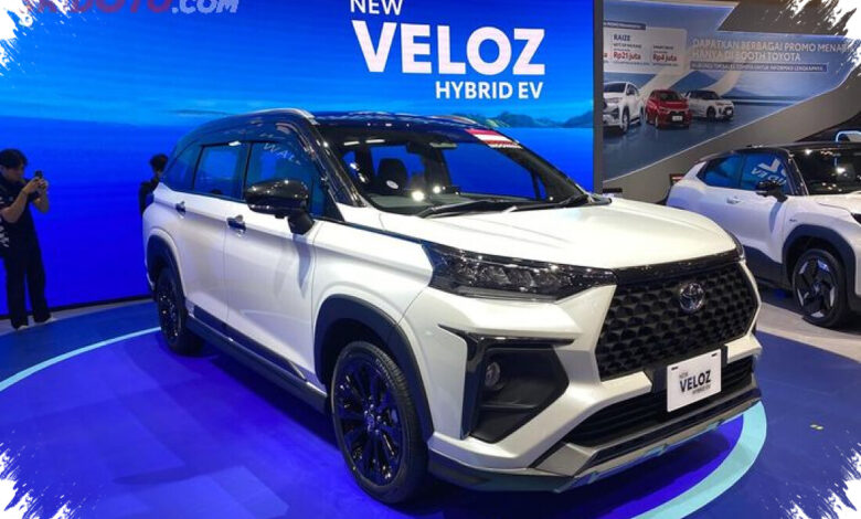 Veloz HEV Dekati Innova Zenix, Selisih 2.132 Unit Membuat Puncak Tak Aman