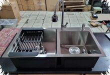 Dapur Makin Padat, Kitchen Sink Ini Sediakan Dudukan Ponsel dan Area Kerja