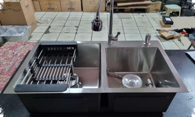 Dapur Makin Padat, Kitchen Sink Ini Sediakan Dudukan Ponsel dan Area Kerja