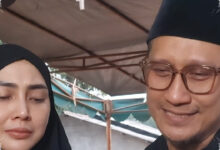 Sepatu Berlumpur yang Dulu Membuat Arie Untung Malu, Kini Jadi Bukti Cinta Ayah