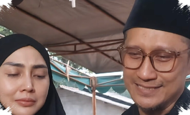 Sepatu Berlumpur yang Dulu Membuat Arie Untung Malu, Kini Jadi Bukti Cinta Ayah