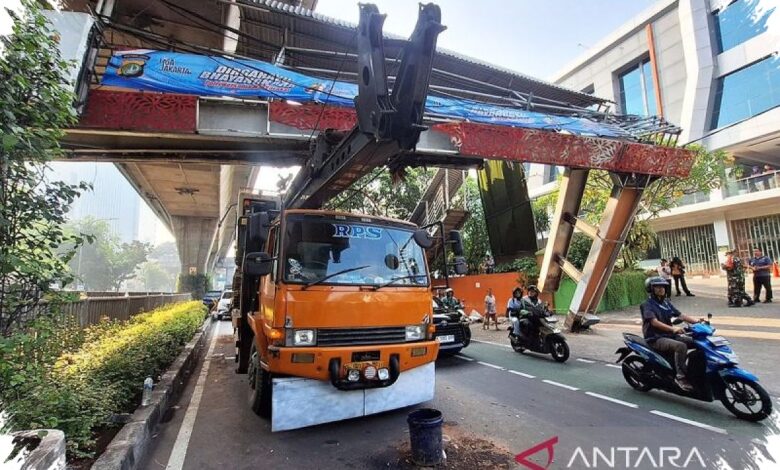 Dua Truk Tabrak Fasilitas Publik, Pengawasan Dishub DKI Bertumpu pada KIR