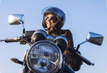 3 Perlindungan Kulit Saat Naik Motor, Jangan Biarkan Paparan Harian Jadi Kusam