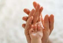 6 Kebiasaan Kecil yang Membantu Anak Tetap Tenang dan Peduli pada Sesama