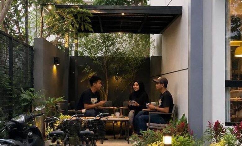 Tak Perlu Cepat Pindah, Rumah dengan Lahan Samping Ini Siapkan Ruang bagi Keluarga