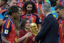 Saat Spanyol Angkat Trofi, Gaun Merah Ratu Letizia Menjadi Simbol Kebanggaan