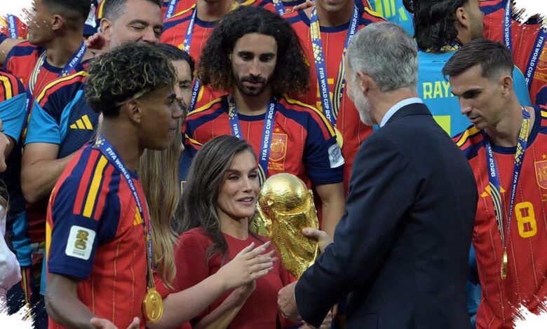 Saat Spanyol Angkat Trofi, Gaun Merah Ratu Letizia Menjadi Simbol Kebanggaan