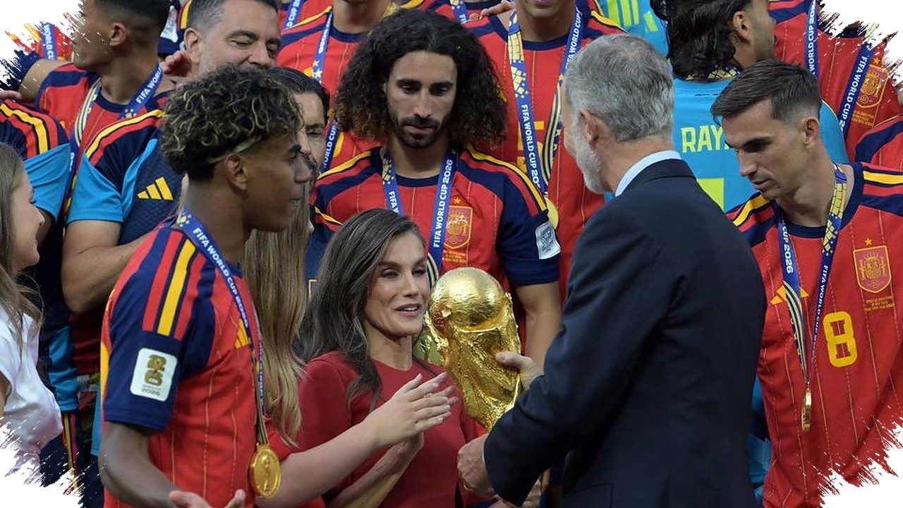 Saat Spanyol Angkat Trofi, Gaun Merah Ratu Letizia Menjadi Simbol Kebanggaan