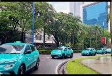 Saat Harga BBM Menekan Ongkos Jalan, Taksi Listrik Menawarkan Biaya Lebih Stabil