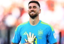 Ciuman Singkat Unai Simon dan Yeremy Pino Pecah di Tengah Parade Juara Spanyol