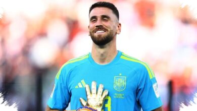 Ciuman Singkat Unai Simon dan Yeremy Pino Pecah di Tengah Parade Juara Spanyol
