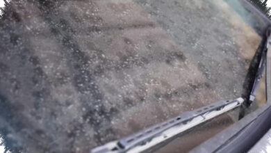Bercak pada Kaca Mobil Bisa Memecah Pandangan saat Hujan dan Berkendara Malam