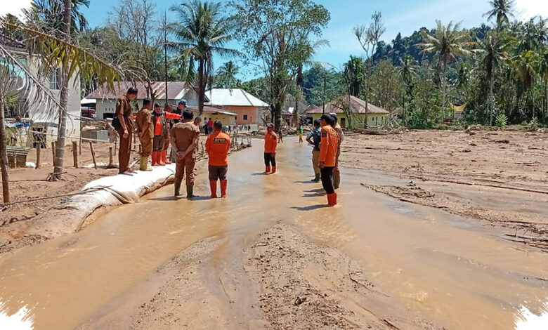Empat Tanggul Jebol di Tapanuli Tengah Dikebut, Warga Masih Hadapi Lumpur