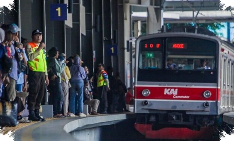 Tangan Terjepit Pintu KRL di Duri, Memaksa Masuk Bisa Berujung Bahaya